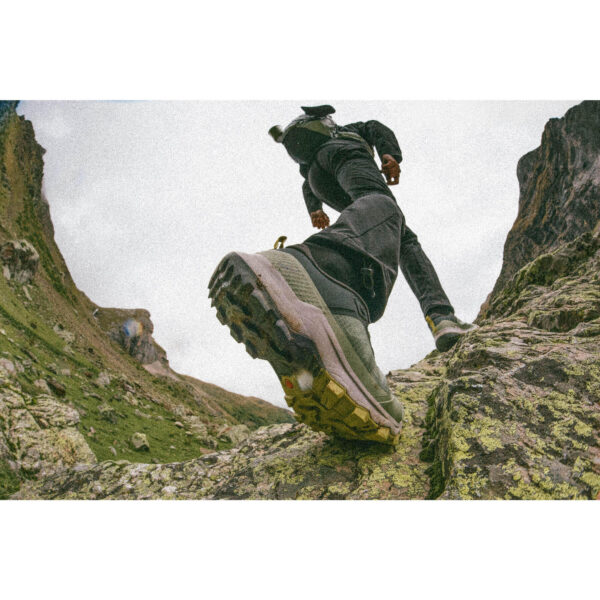 کفش کچوا کوهنوردی - بوت مردانه ضدآب دکتلون Quechua Lightweight men's mountain hiking boots - MH500 Light grey - تصویر 2